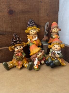 NOS 2009 WMG set of 5 autumn girl figurines, sitting & laying